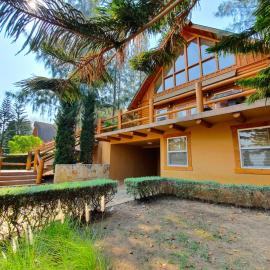 Toscana Log Home, hotel in Ban Nong Rua