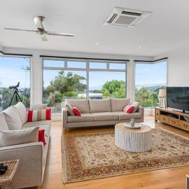 Aireys Coastal Beach House Luxury with Ocean Views