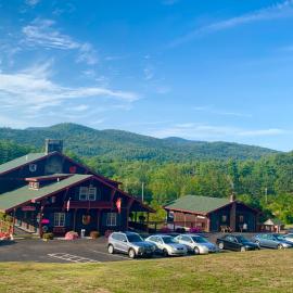 Swiss Chalets Village Inn, hótel í North Conway