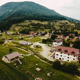 Pensiunea 3 Brazi Zarnesti, hotel u gradu Zarnešti