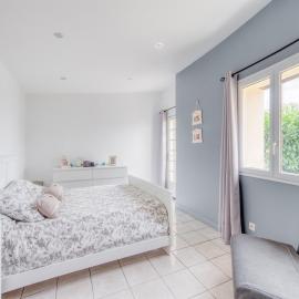 maison blanche piscine et petit déjeuner: Châtellerault şehrinde bir otel