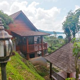 Flower Hill Villa Bali 'Villa Bukit Berbunga Bali', hotel sa Bedugul