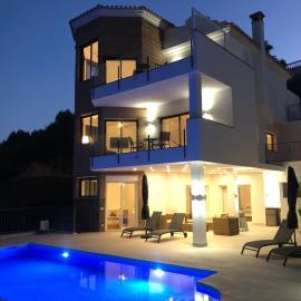 Luxury Villa for 12 people