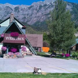 Twin Peaks Lodge & Hot Springs，烏雷的飯店