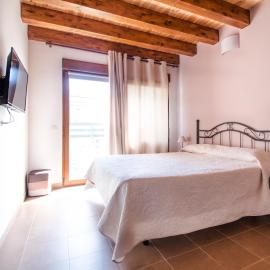 Apartamentos LA PARRA, hotel din Buitrago del Lozoya