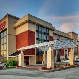 Drury Inn & Suites Bowling Green، فندق في بولينغ غرين