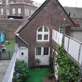 Singelachterhuis Roermond، فندق في رورموند
