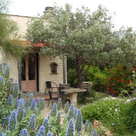 To The Garden, Hotel in Angairiá