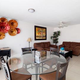 Acogedora Suite Alberca Bernardo Quintana 3B，Mendiola的飯店
