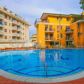Residences La Rustica & Elite, hotel v mestu Eraclea Mare