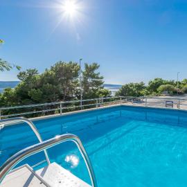Apartments Mirko، فندق في لوكفا روجوزنيكا