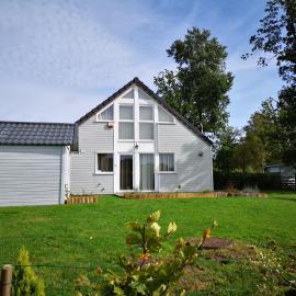 Bungalow du Lac, hotel u gradu 'Froid-Chapelle'