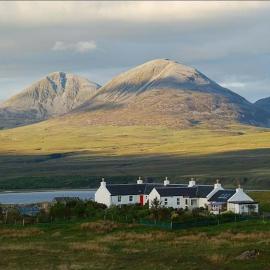 Charming quirky coastal Cottage Port Ellen, Hotel in Port Ellen