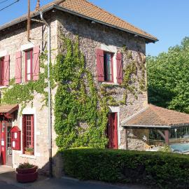 Hôtel Restaurant Le Moulin de Saint Verand, hotel i Saint-Vérand