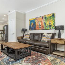 Modern Cades Cove Condo w Community Pool, hotel i Townsend