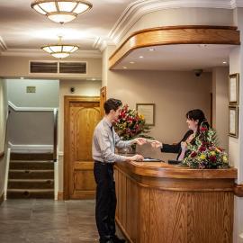Gullane's Hotel, hotel i Ballinasloe