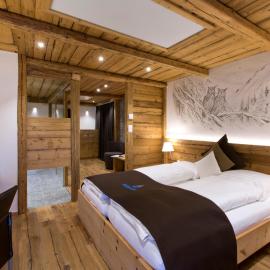 Hotel Crusch Alba Zernez, отель в городе Цернец