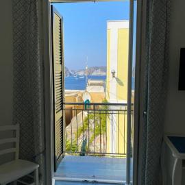 Sky Ponza - Immobilevante, hotel in Ponza