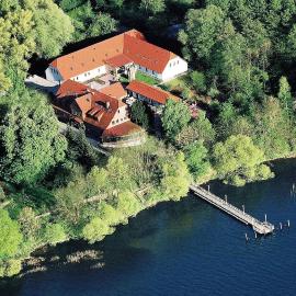 Seehotel Heidehof, hôtel à Klein Nemerow