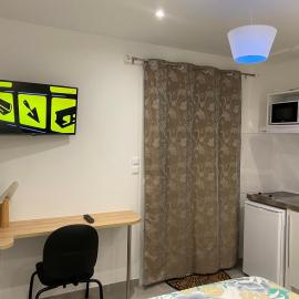 Dominicaine Nord, Studio meublé โรงแรมในAmilly