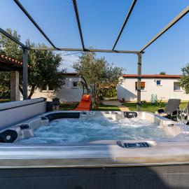 Holiday Home Kerniat, hotel u Puli