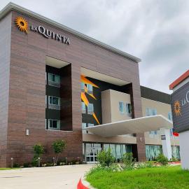 Viesnīca La Quinta Inn & Suites by Wyndham - Red Oak TX IH-35E pilsētā Red Oak