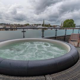 Central Penthouse with Hot Tub & Views 23, hotel a Cheltenham
