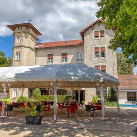 Logis Hôtel La Commanderie de Champarey, hotel sa Bourgoin
