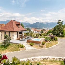 Le Paon Bleu Annecy Poisy, hotelli kohteessa Poisy