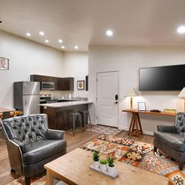 5J Top Floor RedCliff Condo, Pool & Hot Tub, hotel in Moab