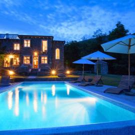 Villa Bazjaki - Beautiful stone villa in Istria with private pool، فندق في Livade
