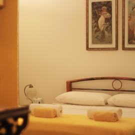 Giljana ensuite rooms shared terrace & kitchen, Hotel in St Julian's