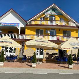 Motel California, hotel in Mărtineşti