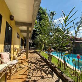 Little Eden Guesthouse, hotell sihtkohas Pang Mapha
