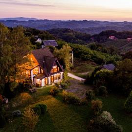 Hmooyi Hill Cottage