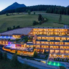 Tratterhof Mountain Sky Hotel, hotel v destinaci Maranza