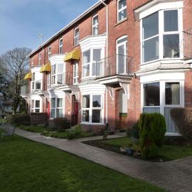 Hurst Dene Aparthotel, hotel in Swansea
