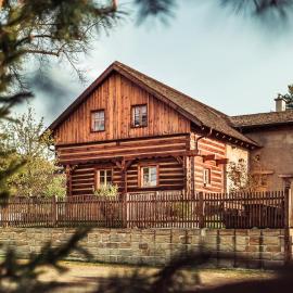 Roubenka u Huvarů, hôtel à Tachov