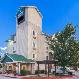 HomeTowne Studios & Suites by Red Roof Bentonville, khách sạn ở Bentonville