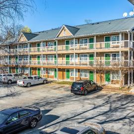 HomeTowne Studios by Red Roof Atlanta - Norcross Downtown, Hotel in Norcross