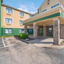 HomeTowne Studios by Red Roof St. Louis - Airport/N Lindbergh