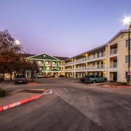 HomeTowne Studios by Red Roof Austin, hotel a Cedar Park