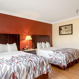 Red Roof Inn & Suites Monterey, hotel u gradu Monterej