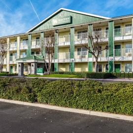 HomeTowne Studios by Red Roof Fresno - West, hotel em Fresno