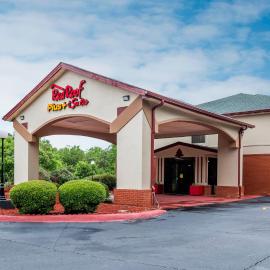 Red Roof Inn PLUS+ & Suites Opelika, hotel en Opelika