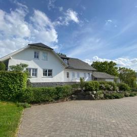 Viesnīca Villa Vahl Luxe groepsvilla, 16 personen, tuin met BBQ en sauna, open haard, perfect voor families & retreats pilsētā Šmallenberga