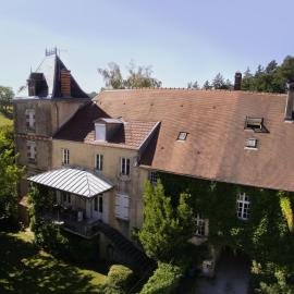 Gîte 2 du Château de Feschaux, hotel in Villeneuve-sous-Pymont