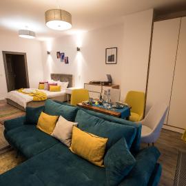 Chic Studio Silver Mountain