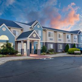 Viesnīca Microtel Inn & Suites by Wyndham Burlington pilsētā Bērlingtona