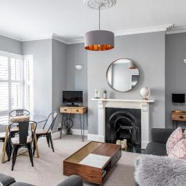Modern & Spacious 2 Bedroom Maisonette